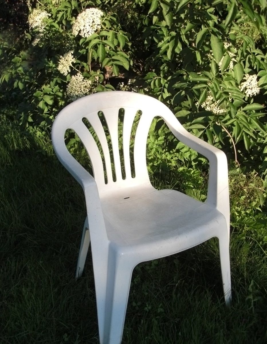 Cadeira de plástico branca